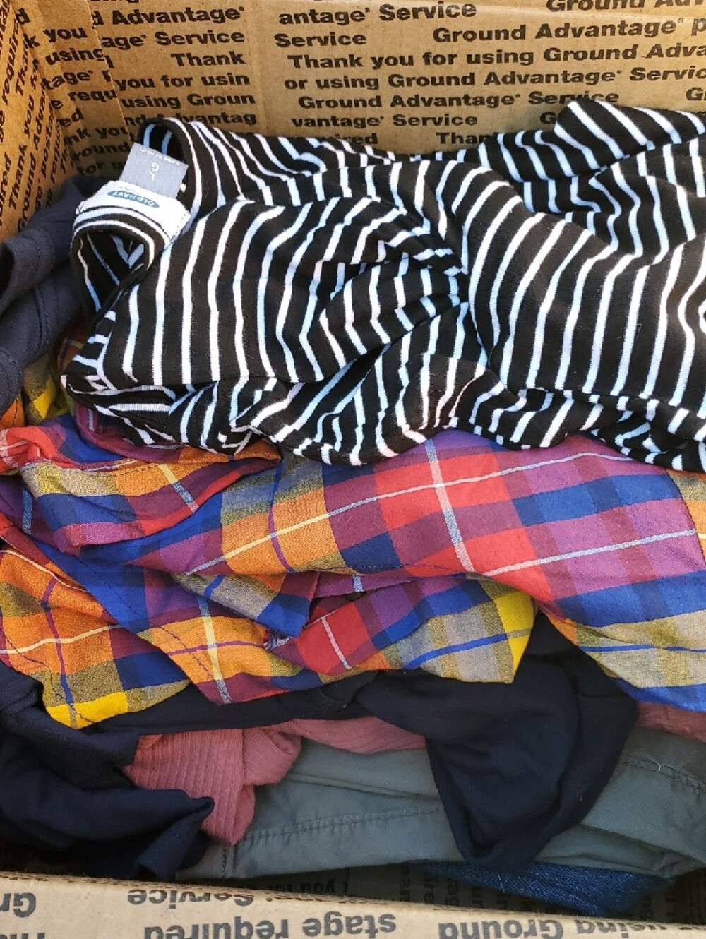 Old Navy 6 Peice Clothing Lot , 4lb 9.6 Oz Shirts , Shorts , Jeans . - Picture 3 of 16
